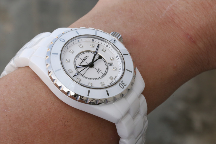 香奈儿J12系列H5240重置加强版精仿手表